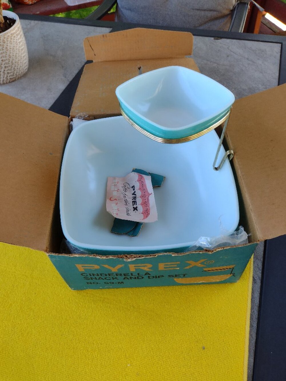 Vintage Pyrex Turquoise Cinderella Snack Chip & Dip Bowl Set Original Box---Rare - Picture 3 of 16